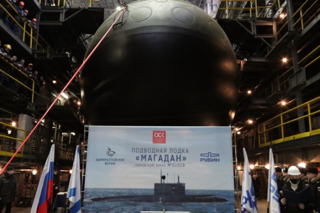 Оснащаемая "Калибрами" подлодка "Магадан" спущена на воду в Петербурге