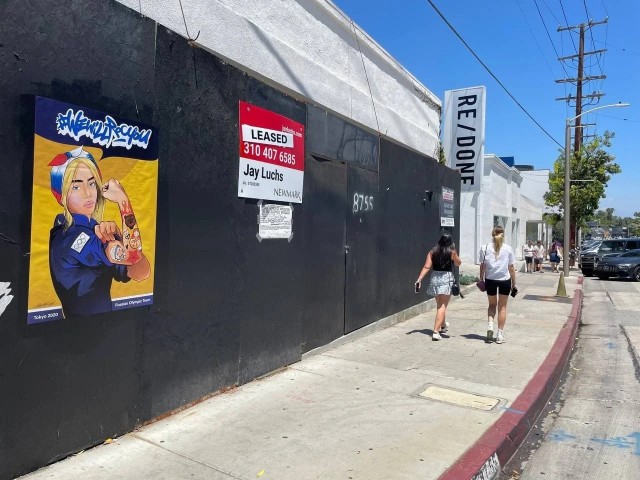 Художник российского происхождения развесил по Лос-Анджелесу постеры в поддержку наших олимпийцев и кампании #wewillROCyou