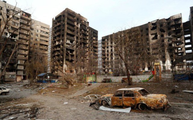 К месту гибели военкора Владлена Татарского начали приносить цветы