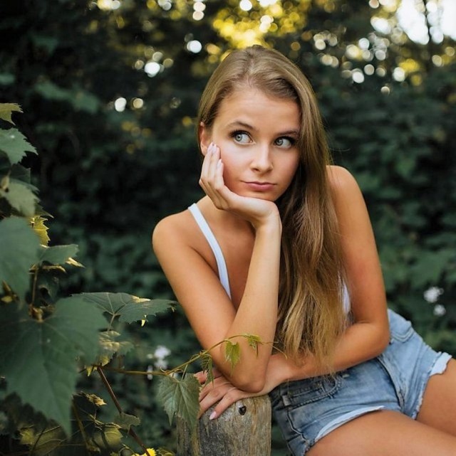 Взгляд — словно тысяча огней, что привлекают все сильней!