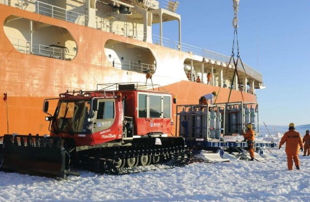 Стало известно, сколько платят за 8-месячную вахту в Антарктиде. Нормально или нет?