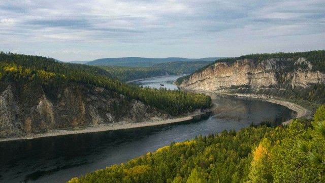 Суровая река Лена