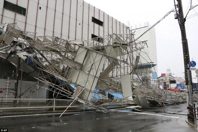 Тайфун Джеби уничтожил побережье Японии и уже добрался до России. Фотографии последствий