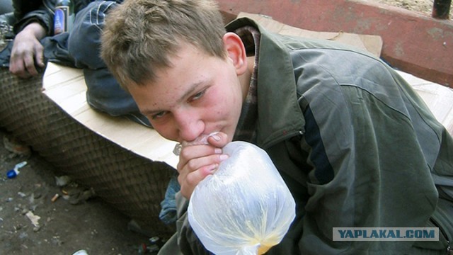 Юные токсикоманки