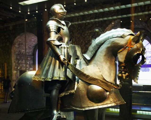 34 удивительные вещи, которыми владеет королева Елизавета II