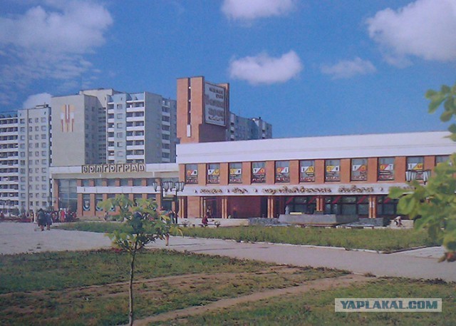 В Апатитах восстановлена газосветная вывеска кинотеатра «Полярный»!
