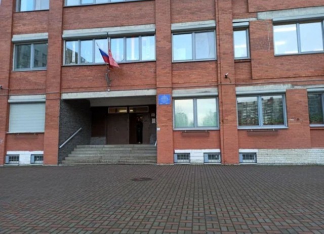 В петербургской гимназии учительница ударила семиклассницу. У ребёнка сотрясение мозга