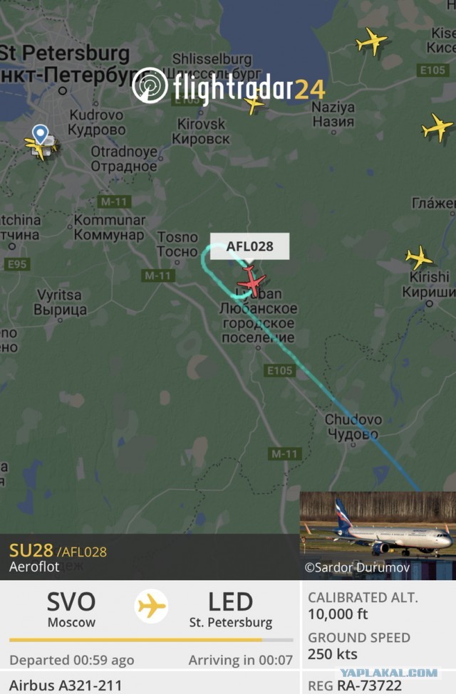 В аэропорту Пулково к аварийной посадке готовится военный самолет