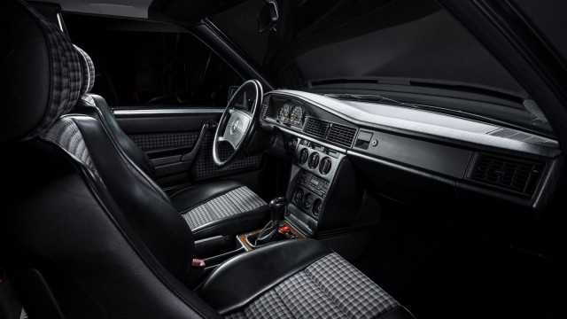 Маленький, но настоящий: как создавали Mercedes 190 и почему он стал звездой