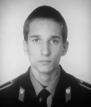 «Он молча шел и стрелял в нас» 15 лет назад милиционер Евсюков устроил бойню в Москве. За что он расстрелял 11 человек?