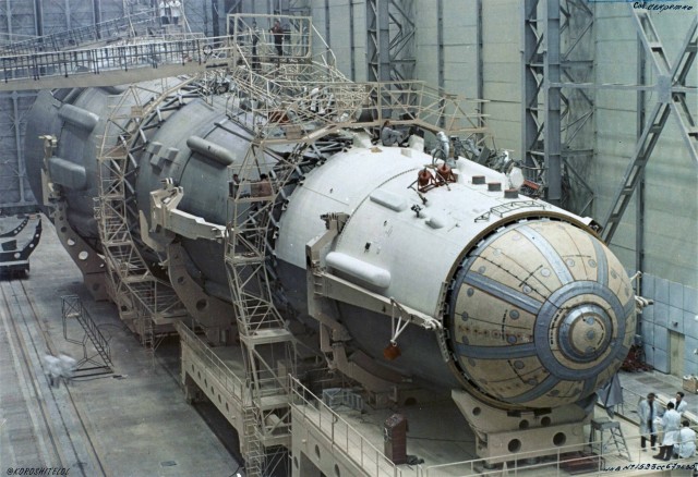 Спящий гигант. В Сети появились архивные снимки Советского Колосса - лунной ракеты Н1.