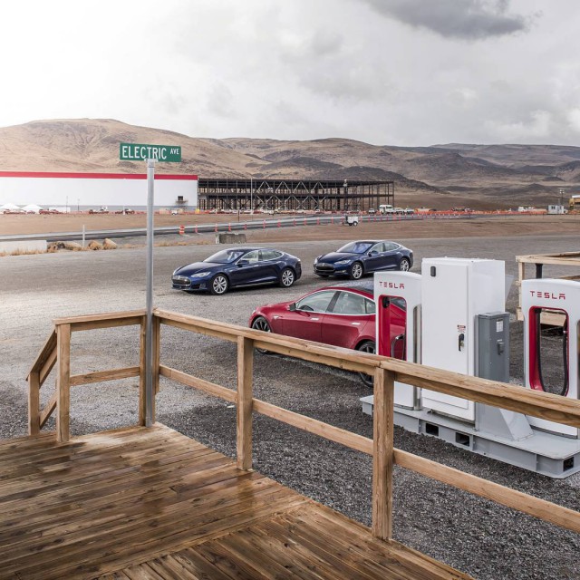 Снимки с места строительства новой фабрики Tesla