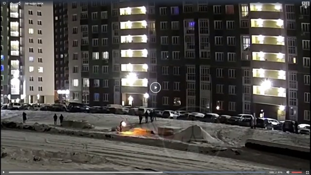 «Ща, пацаны, бахну», — и бахнул. Омские гуляки продолжают зажигать, и где только такие петарды берут?