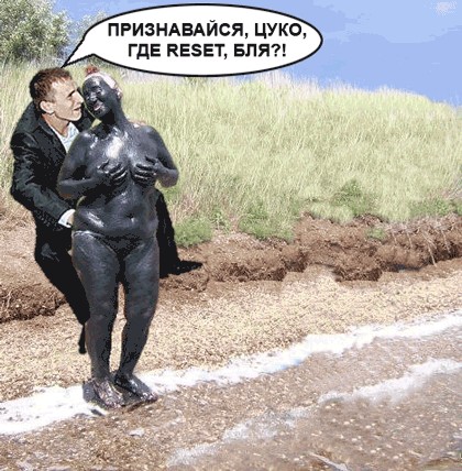 Фотожаба: Пляжники у нефтяного танкера