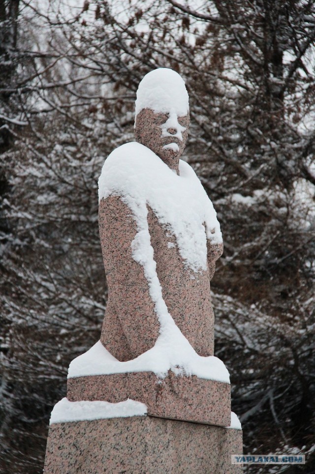 Снег и Ленин