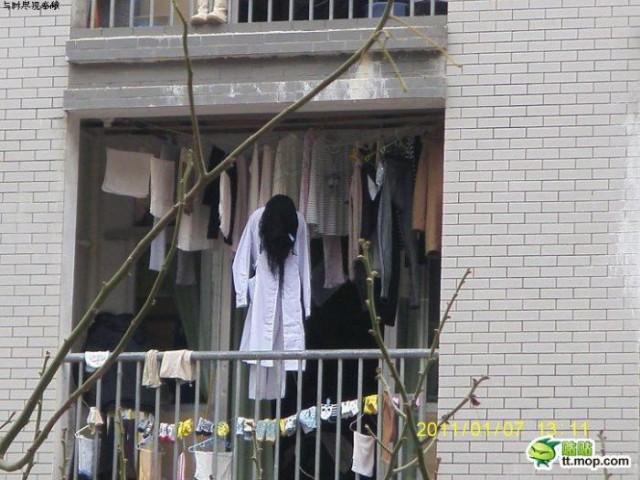 Cушка белья в стиле хоррор