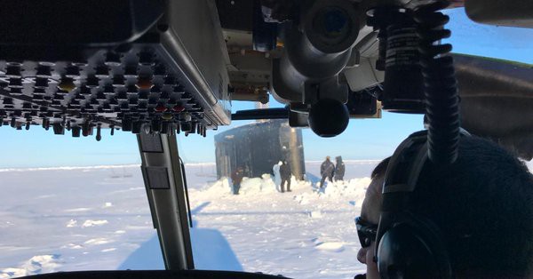 Гордость ВМС США застряла во льдах Арктики во время учебных стрельб по «России»