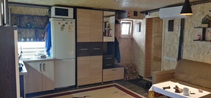 Узнал что друг третий год живет в гараже после ссоры с женой. Показываю как он его обустроил под комфортные жилищные условия