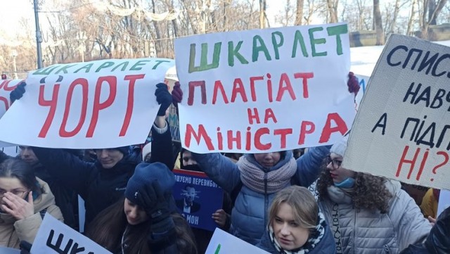 Повешенный в Курске манекен губернатора потянул на статью о «хулиганке» - до 7 лет