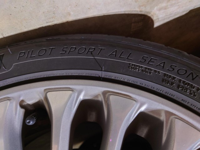 Французский производитель шин Michelin приостанавливает экспорт в Россию и производственную деятельность в стране