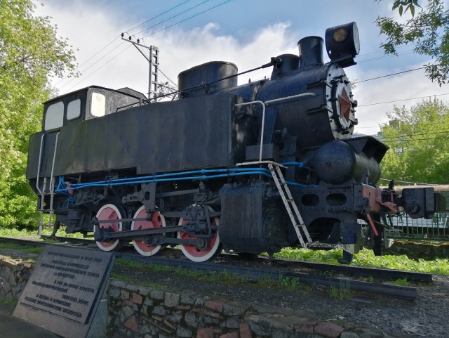 Памятник паровозу