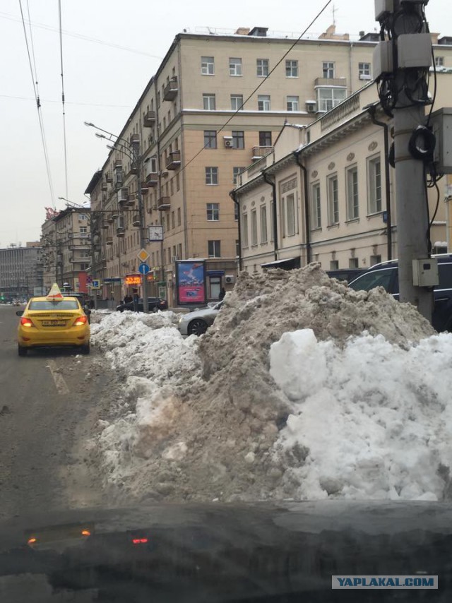 Как убирают московский снег