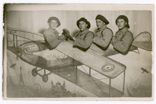 Армейские фотографии из серии "с нами не соскучишься", 1912-1945