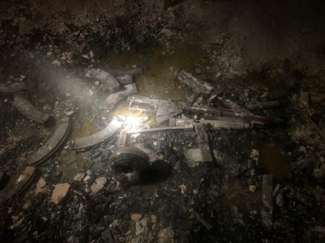 В элитном подмосковном посёлке Вешки ФСБ проводит масштабную спецоперацию - местный житель отстреливается из дома