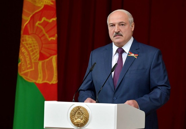 Лукашенко: Давайте сядем и решим свою судьбу навсегда