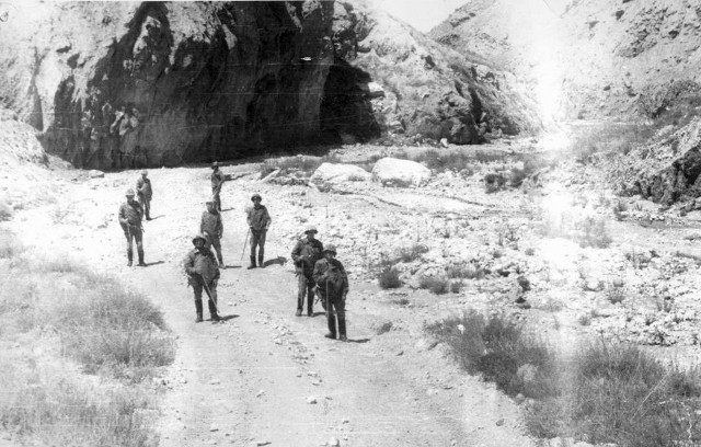 Фотографии связанных с историей Красной и Советской Армии.