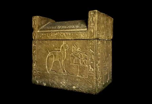 Принц древнего Египта, который очень любил свою кошку