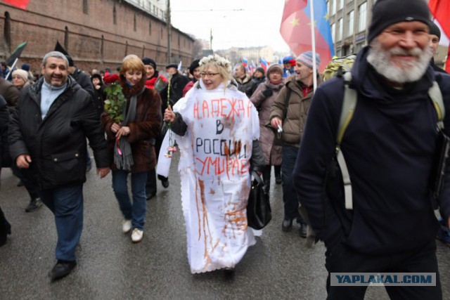 Хоронили Борю порвали два баяна