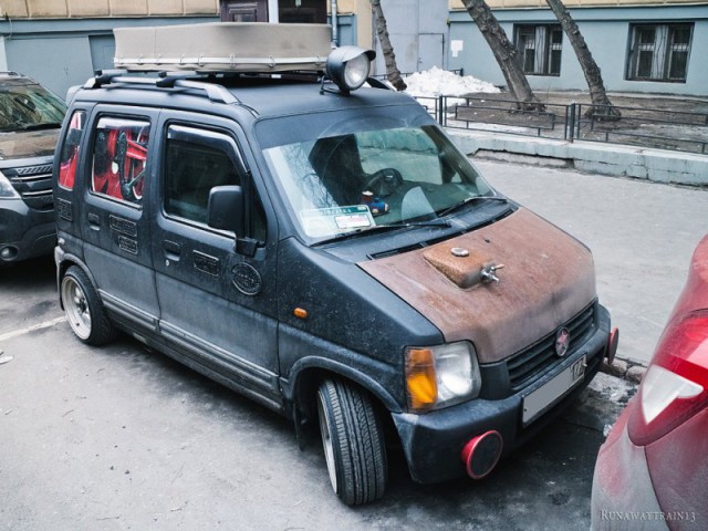 Забавный "паровозный" тюнинг автомобиля	(9 фото)