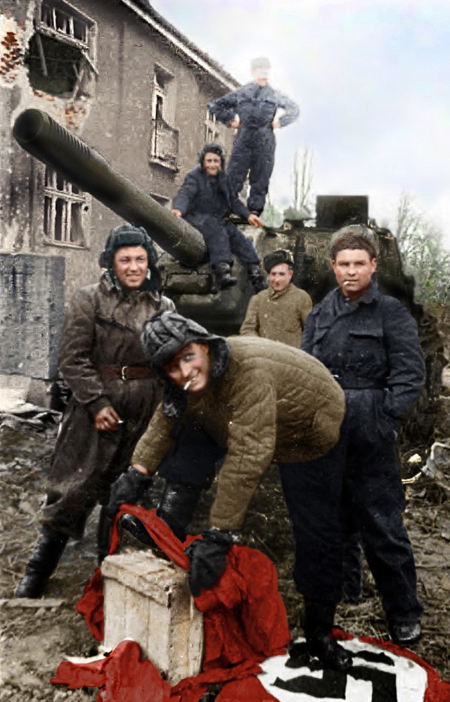 Техника Великой Отечественной войны на цветных фотографиях