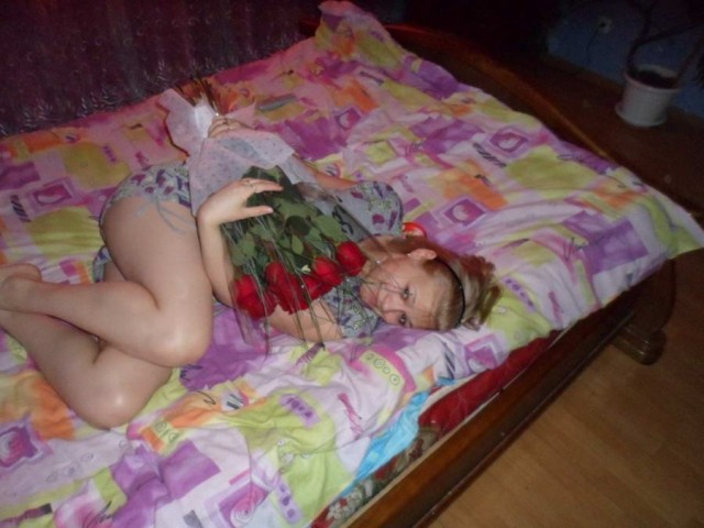 Светка, коза блин, фоткай давай, я же позирую