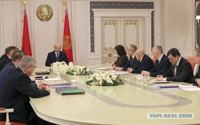 Туркмения начинает выпуск мобильных телефонов "Малыш" и кулеров "Жажда"