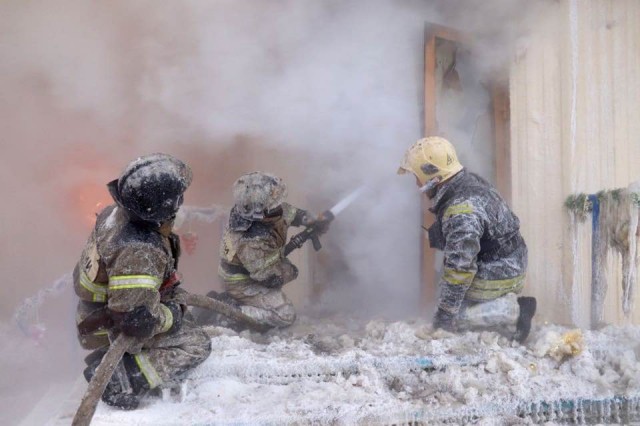 Если вам сложно на удаленке и вы устали сидеть дома, то посмотрите на якутских пожарных