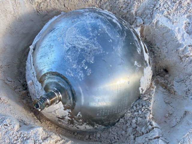 Британка нашла на Багамах странный шар с надписями на русском языке