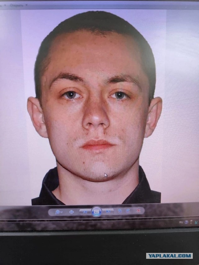 В Омске неизвестный гоблин в подъезде с ножом напал на 81-летнюю бабушку и нанёс ей множество ранений. После этого он её ограбил.