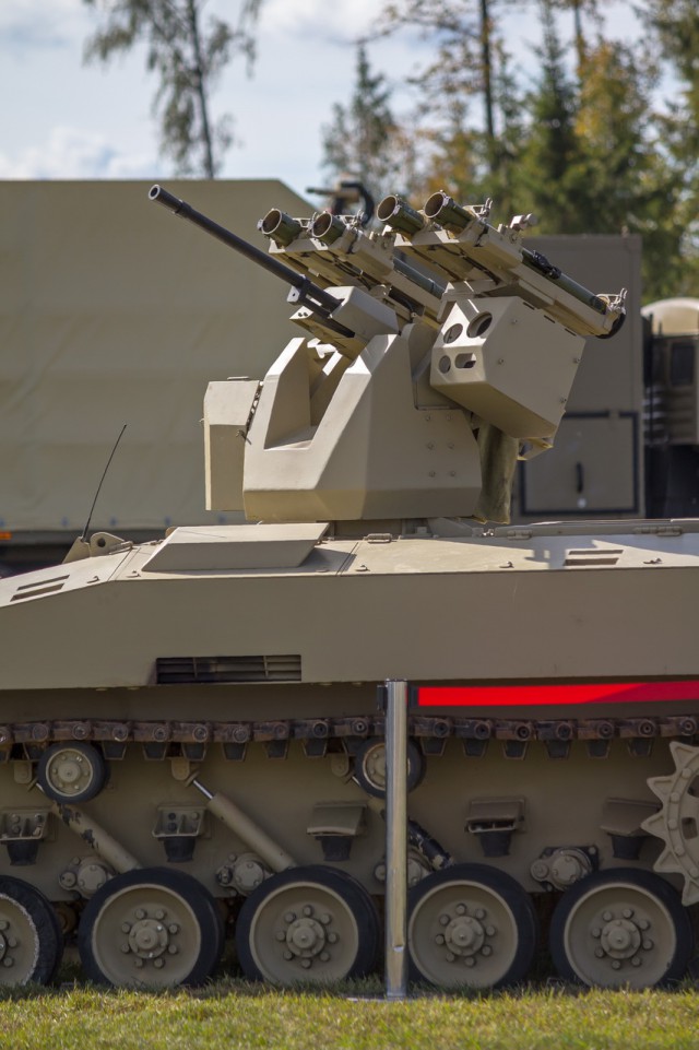 Восемь лучших роботов для армии и спецназа на форуме "Армия-2016"