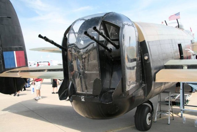 Авро Ланкастер - самый лучший и самым массовый тяжелый бомбардировщик Великобритании