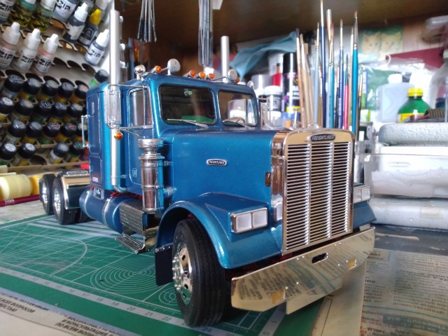Немного моделизма. Freightliner FLC