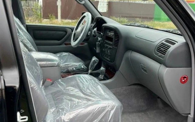 20-летний Toyota Land Cruiser продают по стоимости квартиры в Москве