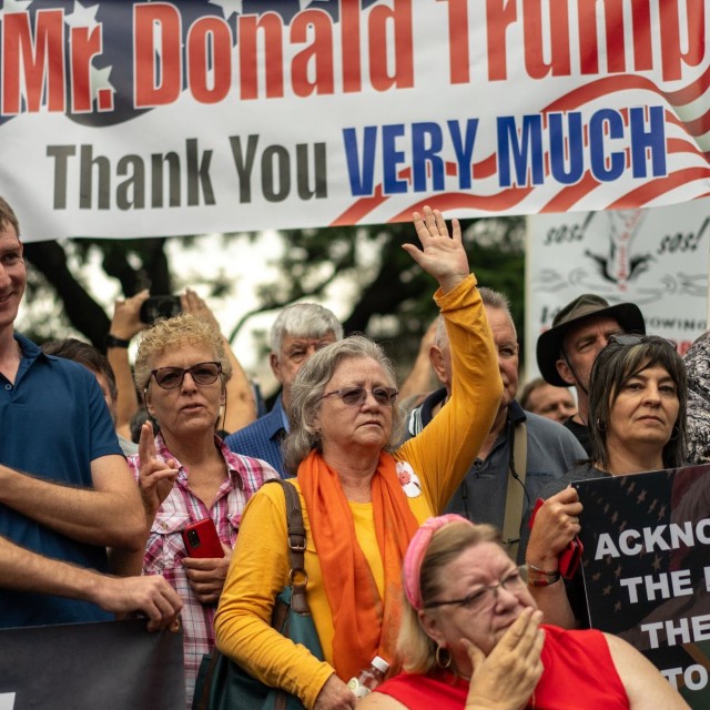 New York Times раскритиковала администрацию Трампа за планы предоставить убежище преследуемым в ЮАР белым фермерам