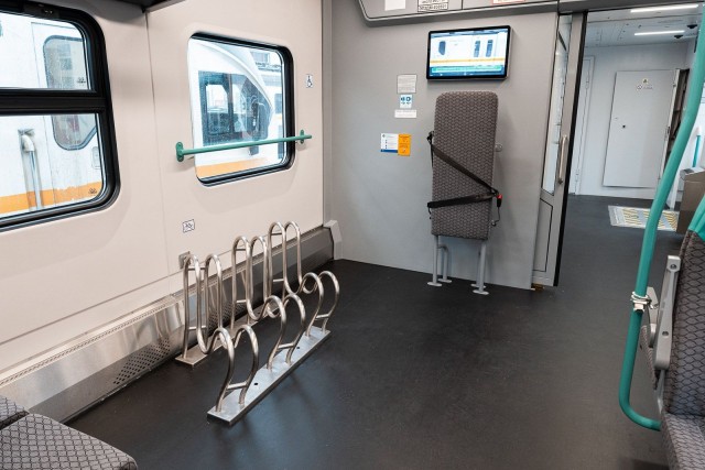 Симпатичная электричка