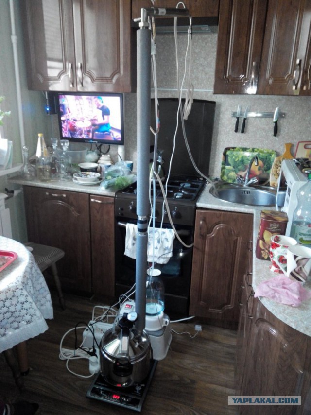 Жена и тёща похитили мой самогонный аппарат