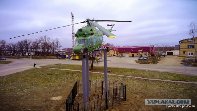 Самолет во дворе