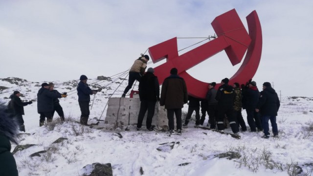 Жители поселка в Карагандинской области спасают символ времен СССР