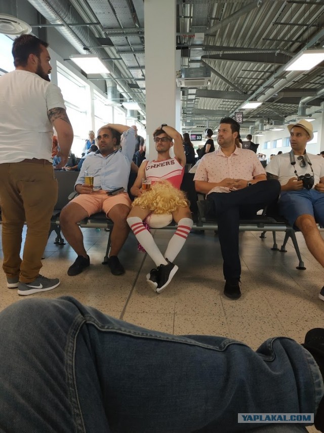 Шведские болельщицы, метро, Санкт-Петербург, сегодня