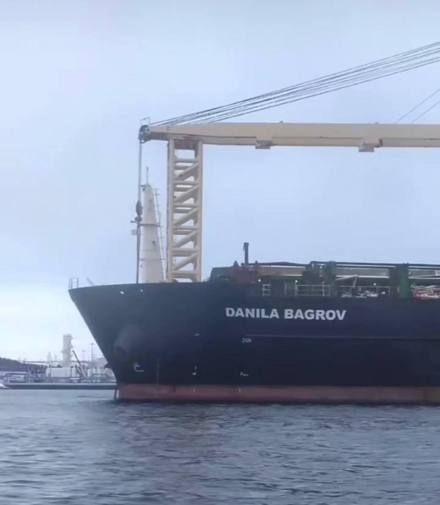 Я узнал, что у меня есть огромная семья. И тропинка и лесок и огромный сухогруз